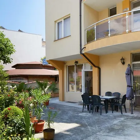 ゲストハウス Plechkarovi 3*