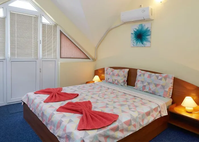 Plechkarovi 3* ラヴダ